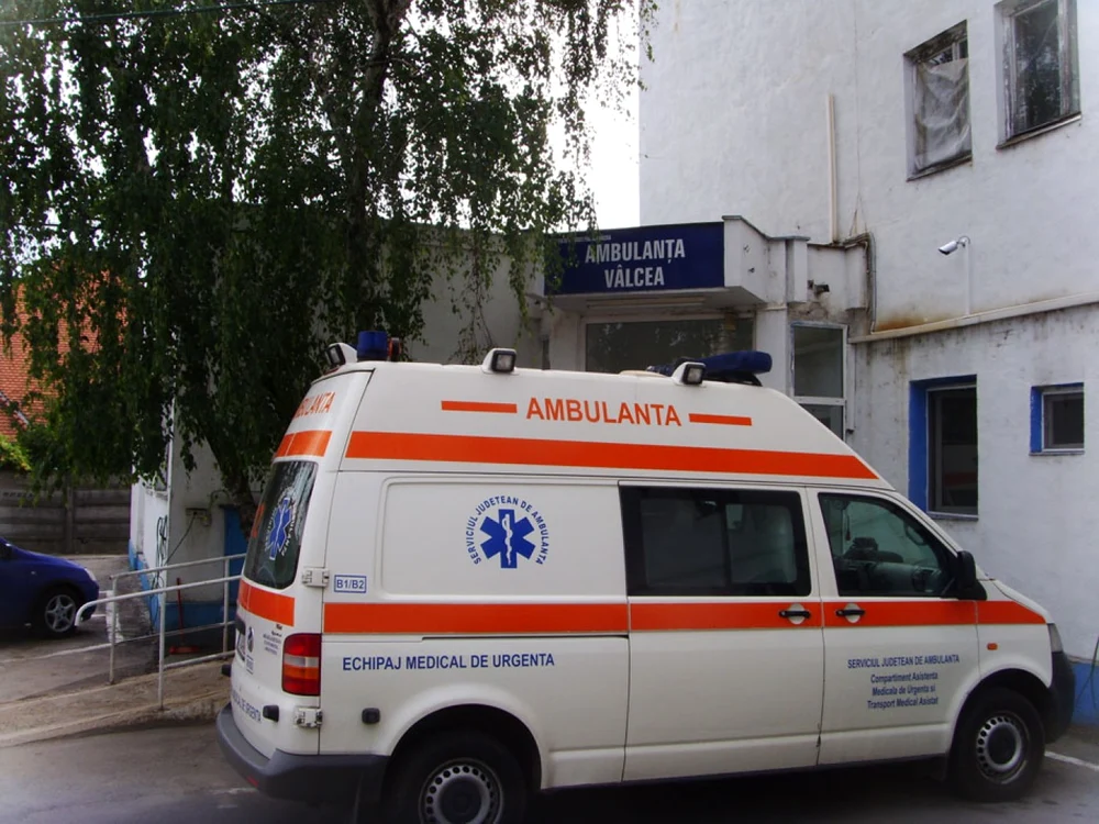Ambulanţa Vâlcea nu a mai primit bani de mai bine de o lună. Foto arhivă Adevărul