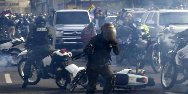Ciocniri între soldaţi şi protestatari în Venezuela FOTO AFP Yuri Cortez