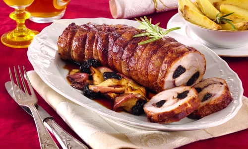 rulada din carne de porc cu prune uscate jpeg