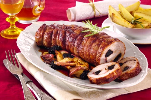 rulada din carne de porc cu prune uscate jpeg