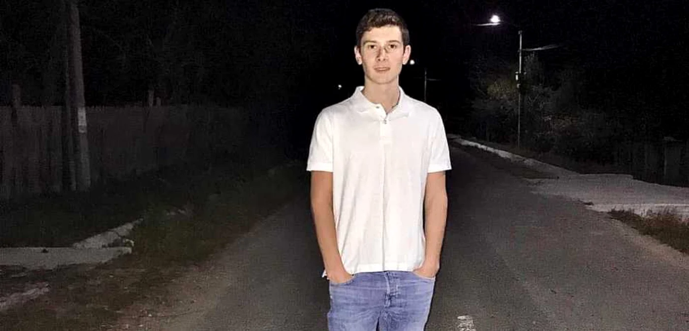 Andrei Brătoiu, tânărul de 18 ani, din Stăneşti - Vâlcea care a murit în urma unui accident, fiind abandonat în maşină de amicii săi; Foto Facebook