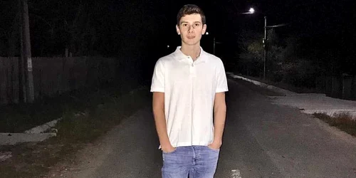 Andrei Brătoiu tânărul de 18 ani din Stăneşti - Vâlcea care a murit în urma unui accident fiind abandonat de amici Foto Facebook