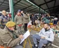 Caricaturistul Radu Clețiu în piața din Novi Sad FOTO Ștefan Both