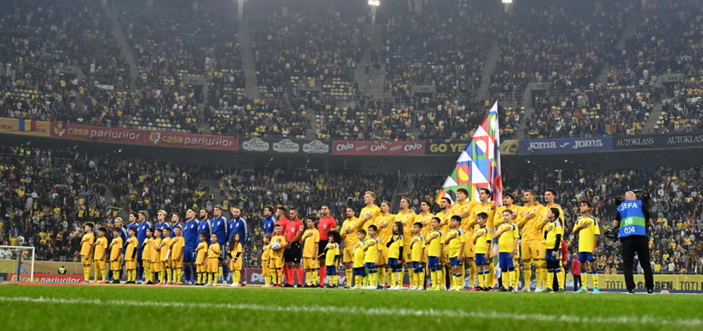 Ambele formații alături de brigada de arbitrii