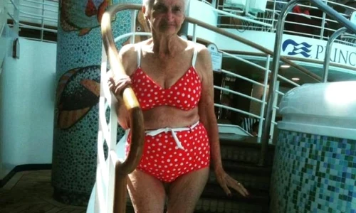 Irene Carney a purtat acest costum de baie în vacanță jpeg