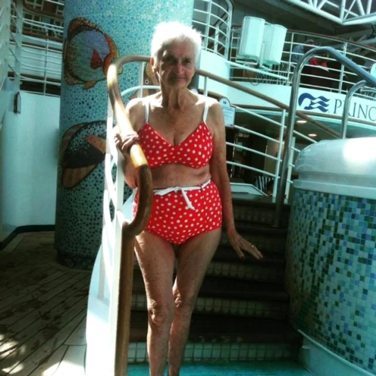 Irene Carney a purtat acest costum de baie în vacanță