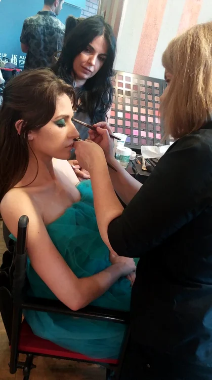 Marina Chiorean Make Up For Ever demonstratie de machiaj profesionist de pictorial (1) jpeg