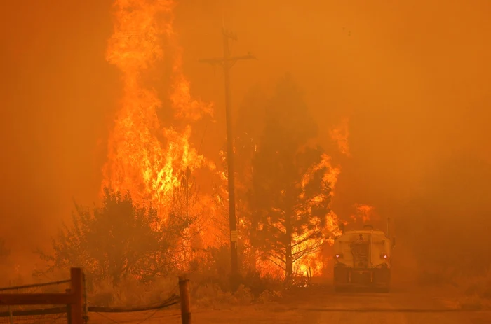 Condiţiile meteorologice s-au ameliorat şi au diminuat focarul, dar flăcările sunt încă ameninţătoare Foto Getty Images (arhiva)