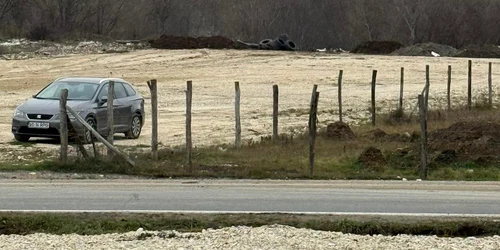 parcare în albia unui râu din Argeș foto facebook garda nationala de mediu 1 jpg