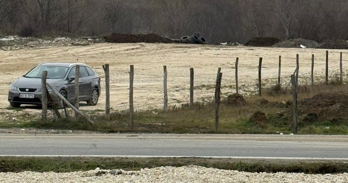 Doi bărbați sancționați pentru parcare ilegală în albia unui râu din Argeș