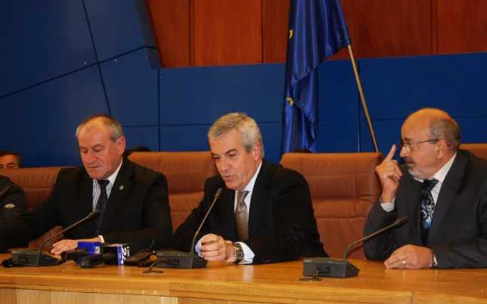 Călin Popescu Tăriceanu a spus raportul privind ridicarea imunităţii celor doi va fi gata în 28 octombrie FOTO: Bianca Sara