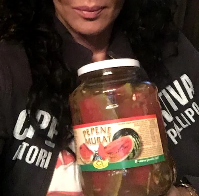 Mihaela a poftit la pepene murat