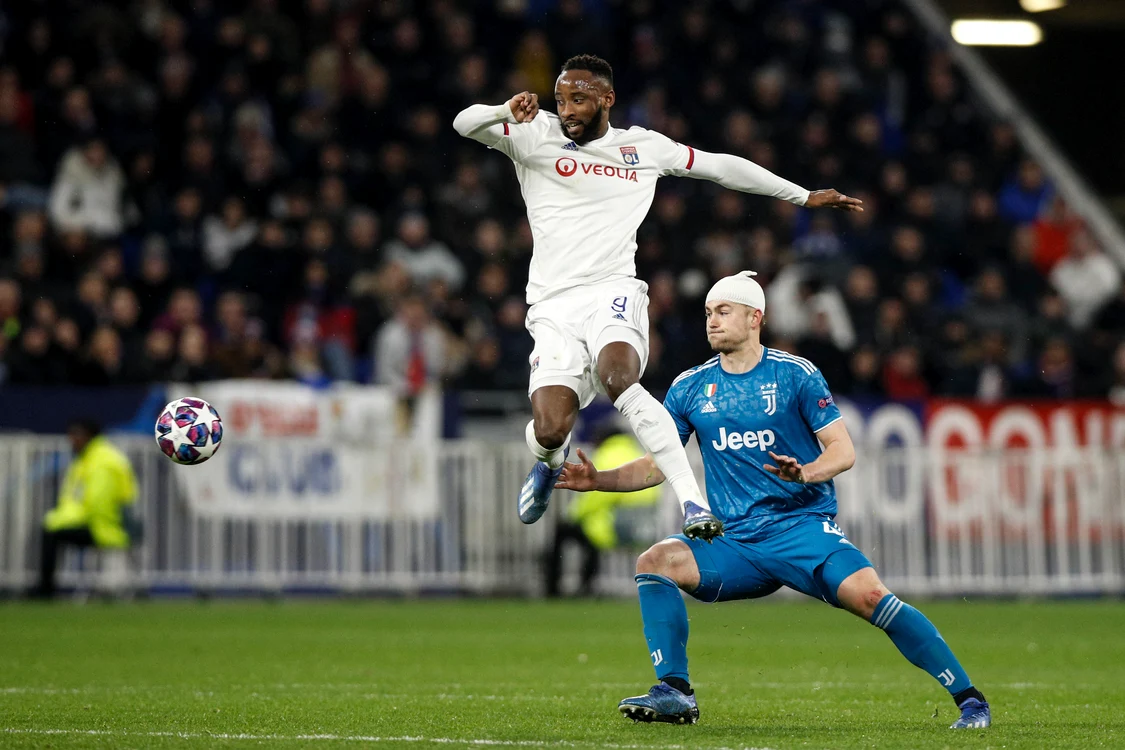 
    De Ligt, cu capul bandajat  