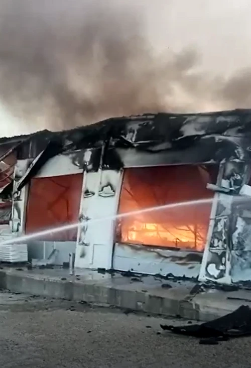 Un incendiu a izbucnit, joi seară, la un depozit de produse alimentare situat în munipiul Cluj-NapocaFoto: news.ro