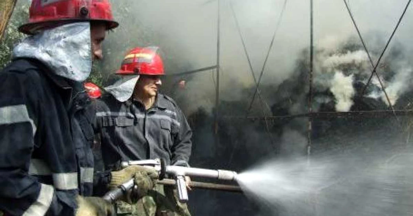 Pompierii au acţionat pentru stingerea incediilor Foto: arhivă