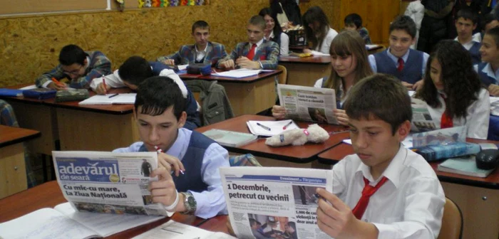 Elevii claselor a VIII-a, evaluaţi după articolele din ziare