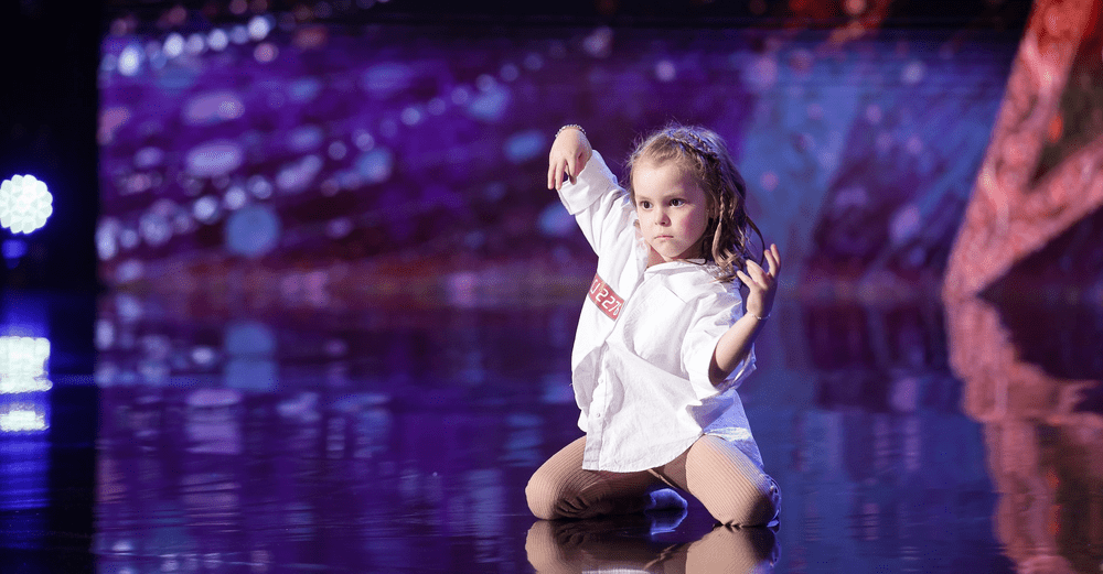 „Românii au talent“. Cea mai tânără dansatoare care a primit Golden Buzz are 6 ani și a „topit“ juriul VIDEO