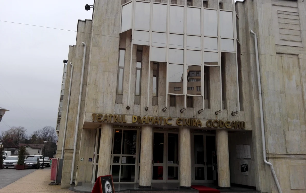 Actorii teatrului din Târgu Jiu trebuie să respecte reguli specifice unităților militarizate