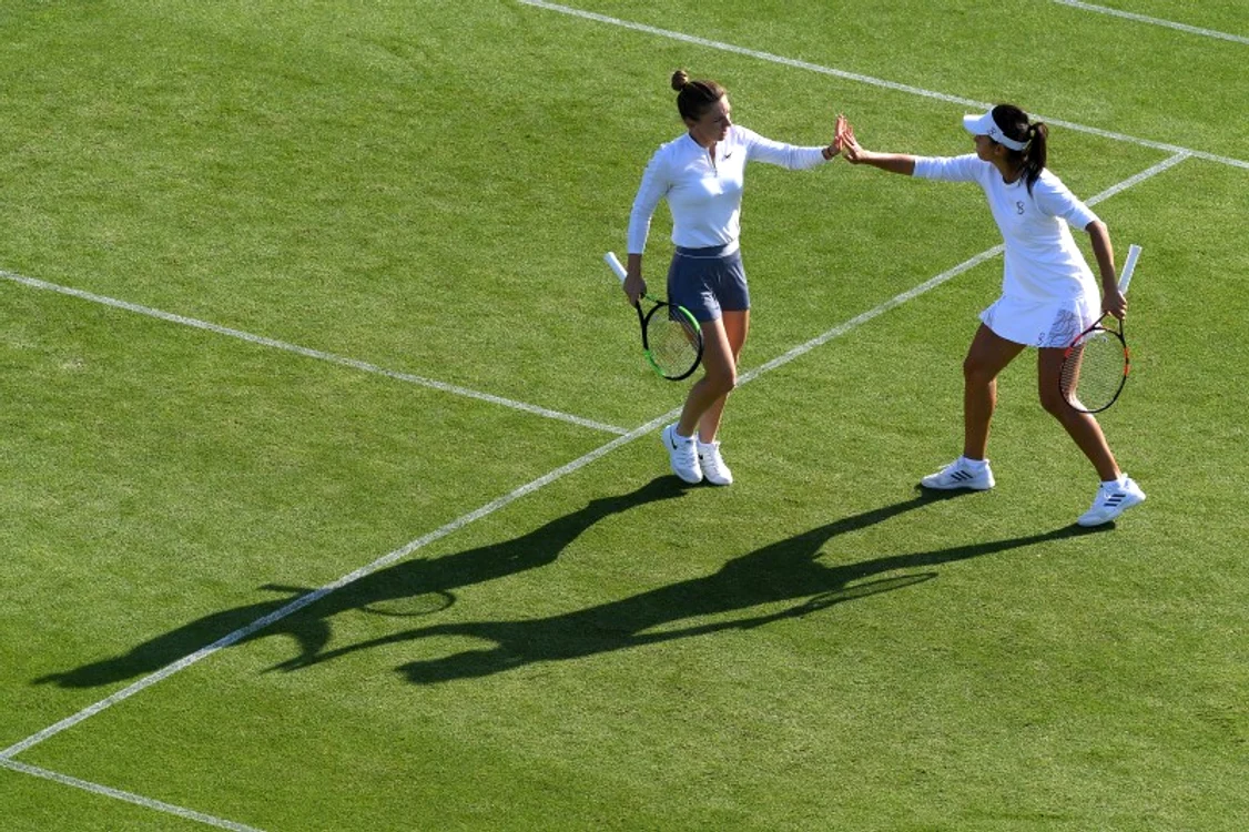 
    Raluca Olaru a jucat alături de Simona Halep, pe iarbă, înainte de Wimbledon 2019Foto: EPA-EFE  