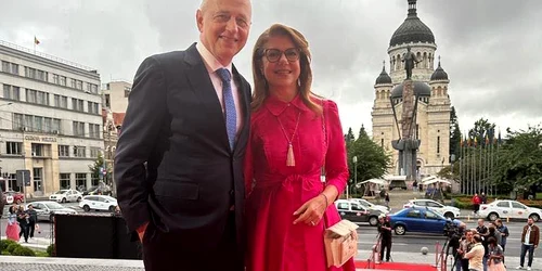 Mircea Geoană si mihaela FB jpg