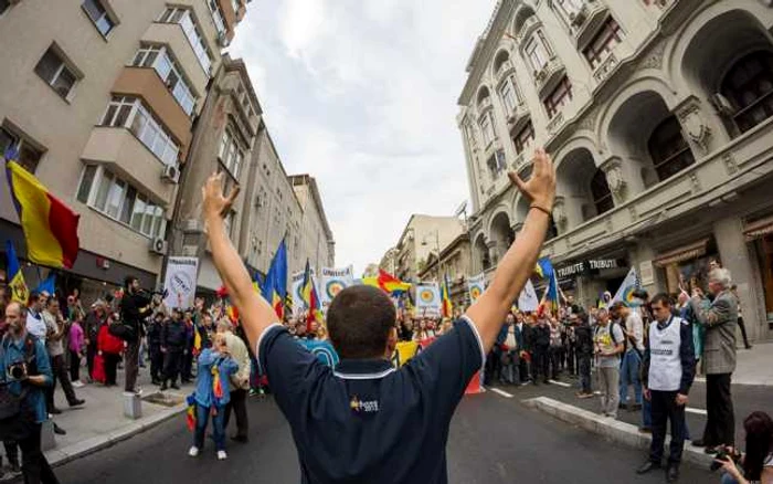 Marşurile cu caracter unionist organizate de Acţiunea 2012 adună din ce in ce mai mulţi oameni care susţin cauza unirii Basarabiei cu România. FOTO Sergiu Brega