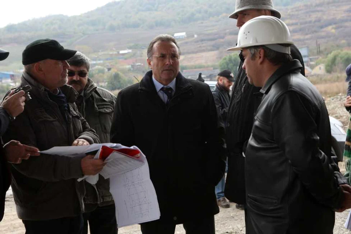 Primarul Gheorghe Nichita a verificat stadiul lucrărilor la padocul din Tomeşti 