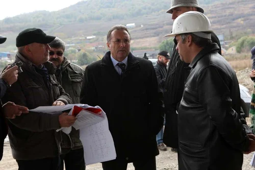 Primarul Gheorghe Nichita a verificat stadiul lucrărilor la padocul din Tomeşti