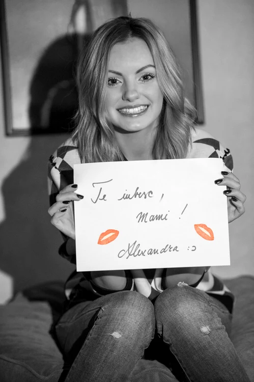 De 8 Martie, Alexandra Stan i-a transmis mamei un mesaj de dragoste, prin intermediul Facebook-ului