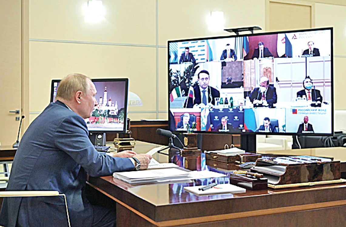 Vladimir Putin a avut o  conferinţă cu oamenii  de afaceri italieni