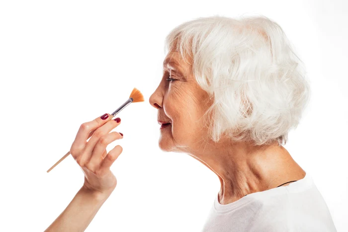 1 femeie batrana shutterstock 1551193370 jpg jpeg