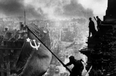 Mai 1945 – prăbușirea Reichului de 1000 de ani jpeg