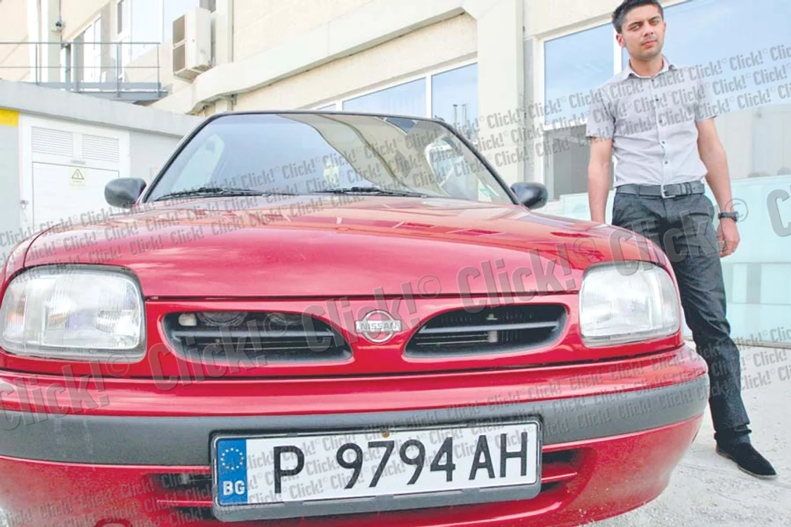 Maşinile stau în târg aliniate, nimeni nu mai  vrea să le cumpere (Fotografii: Sever Gheorghe)
