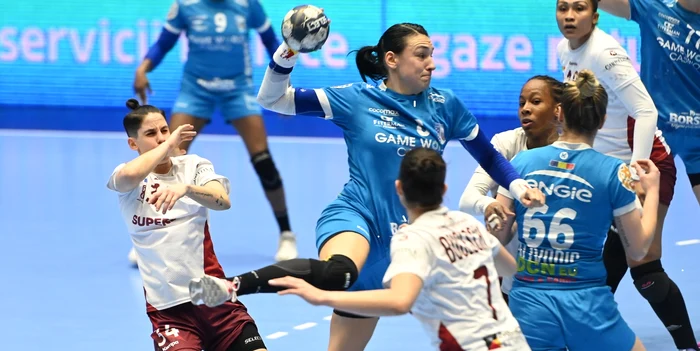 CSM-ul Cristinei Neagu și Rapid au fost eliminate din Liga Campionilor. Foto Sportpictures 