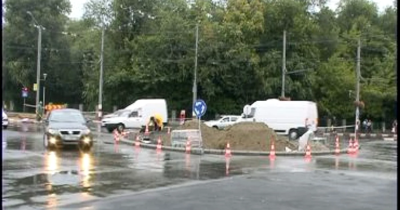 Târgu-Jiu: Un nou sens giratoriu se construieşte în municipiu