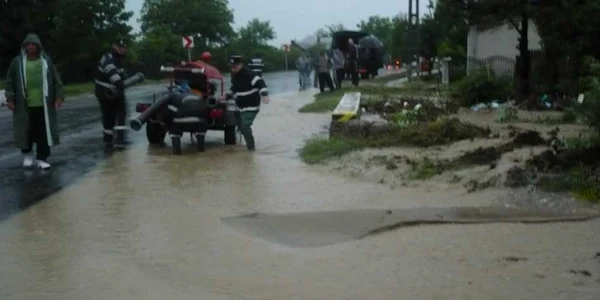 Gospodăriile au fost inundate (Foto Arhivă)