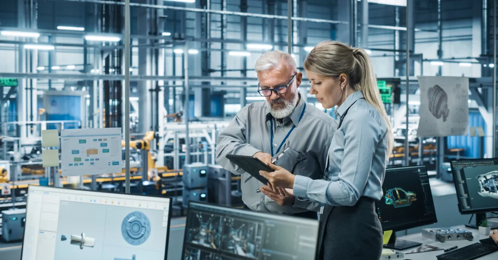 Angajații trecuți de 55 de ani câștigă mai puțin decât colegii lor mai tineri. Cum vor evolua salariile în mediul privat