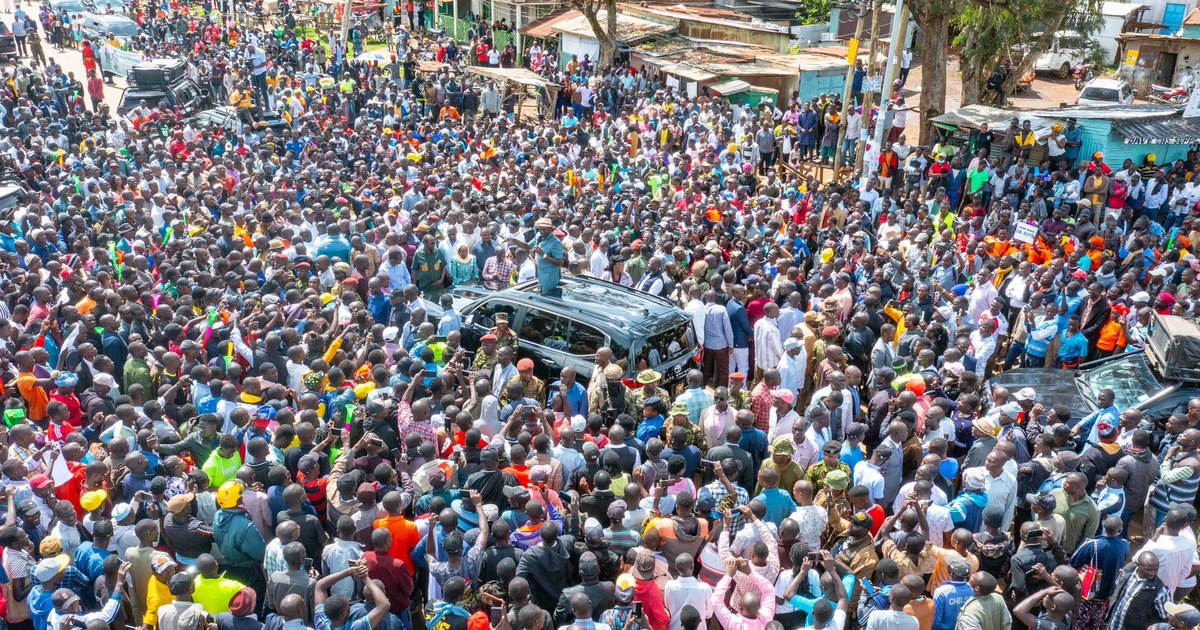 Președintele Kenyei, William Ruto, atacat cu un pantof în timpul unui discurs public