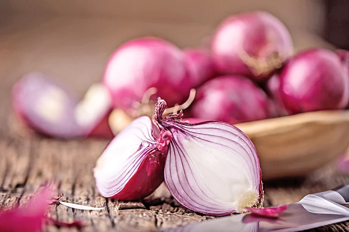 Ceapa de apă, o legumă  care merge de minune  cu brânză şi cu slănină 