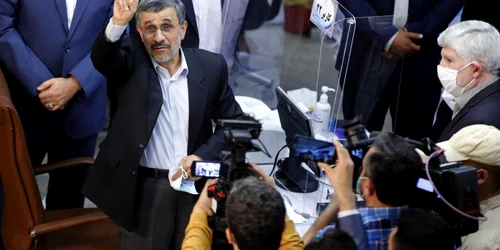 Mahmoud Ahmadinejad candideaza din nou la presedintia Iranului FOTO EPA-EFE