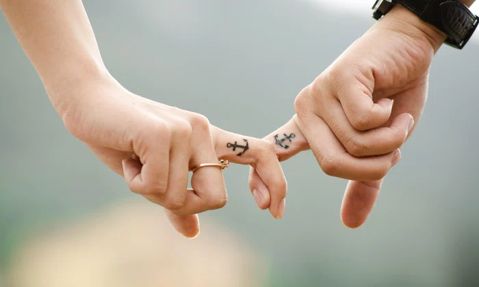 1 anchor couple fingers friends 38870 jpg jpeg