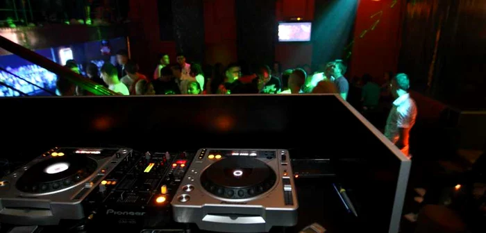 DJ rezidenţi Scena Cafe promit muzică de calitate