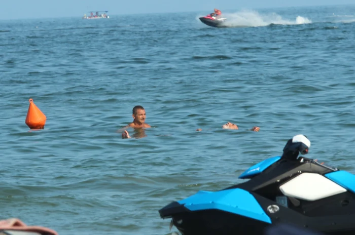 Ion Țiriac a făcut baie sub atenta supraveghere a bodyguarzilor