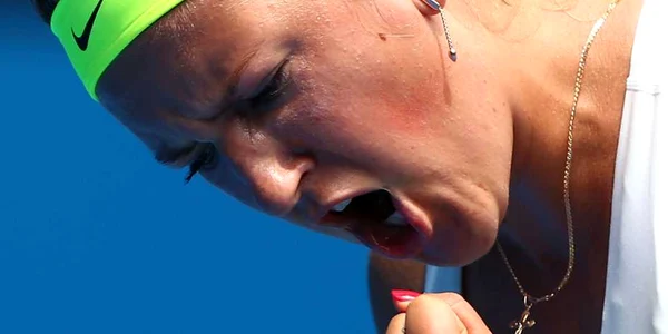 Victoria Azarenka se bucură de câştigarea unui punct în partida contra sportivei Sloane Stephens la Australian Open pe Melbourne park în melbourne Australia FOTO Guliver/Getty Images