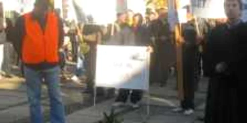 Aproximativ 200 de protestatari au pichetat Palatul Administrativ