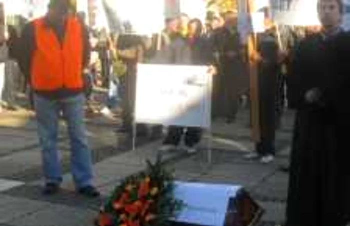 Aproximativ 200 de protestatari au pichetat Palatul Administrativ