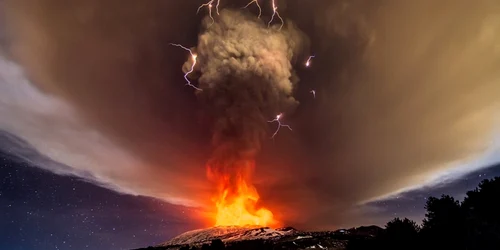 Eruptie a vulcanului Etna FOTO  Marco Restivo/Barcroft Media via The Guardian