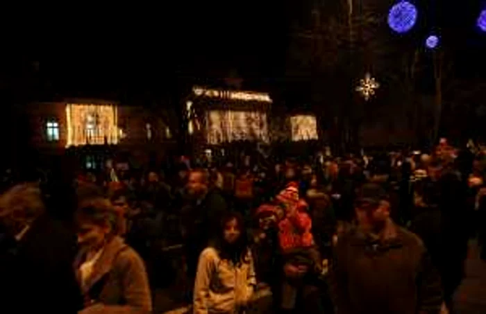 Sute de ieşeni s-au bucurat de feeria de lumini