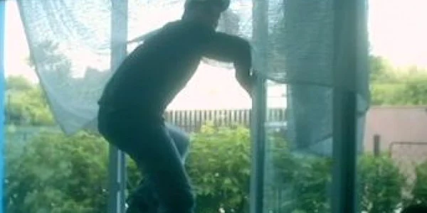 Hoţul a fost surpins de stăpâna casei