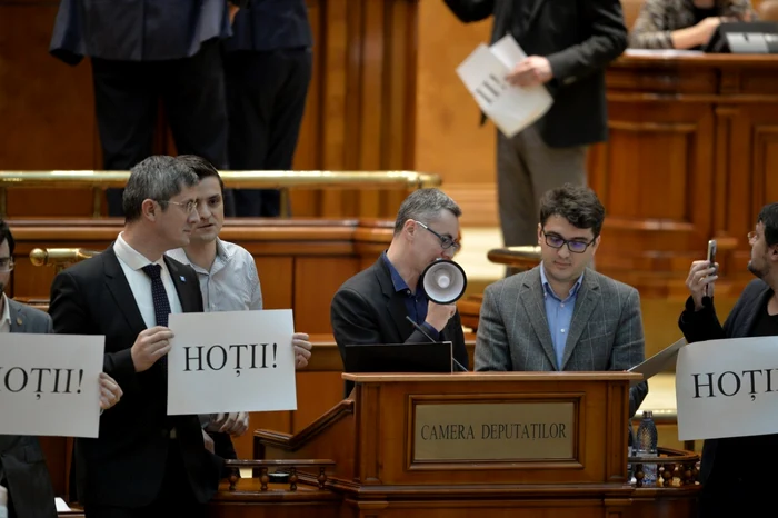 Protest deputaţi USR - Camera Deputaţilor - dec 2017 / FOTO Mediafax Foto / Alexandru Dobre