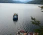 Vaporaşe pline cu pasageri fără măşti de protecţie sau veste de salvare pe lacul Vidraru - Argeş Foto Daci Stoica